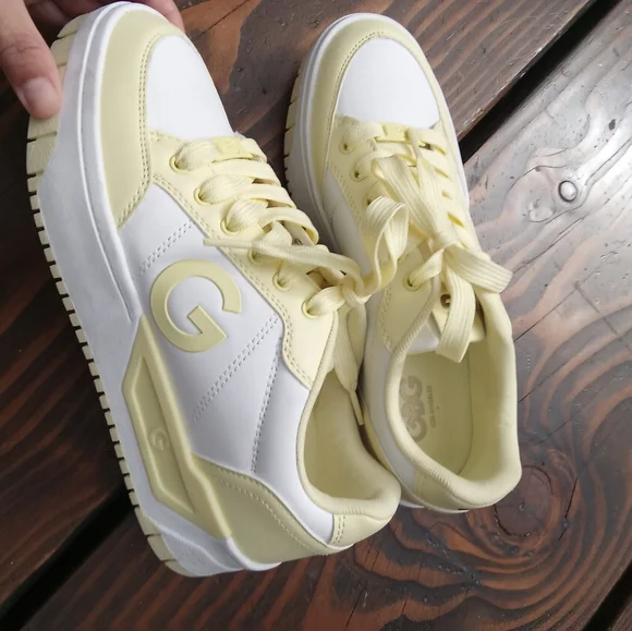 Women's Yellow & White Casual Sneakers, Size 8 1/2 - Picture 4 of 5